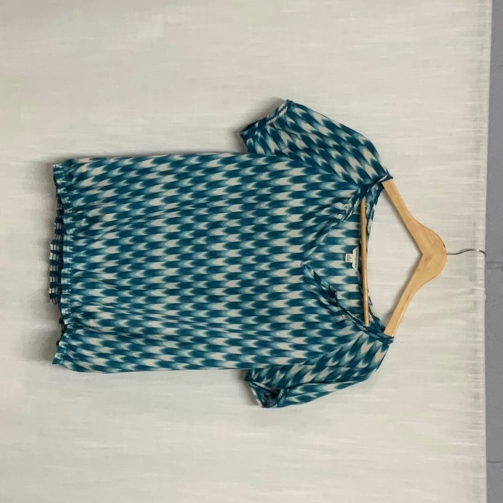 A blue size medium banana republic shirt